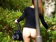 La chica folla con u ...