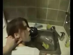 El chico interrumpe  ...