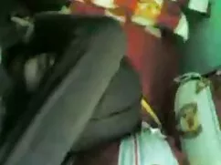 Un hombre folla con  ...