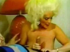 La rubia se ofreció  ...