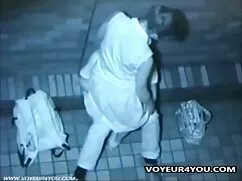 Mulata de pelo rizad ...