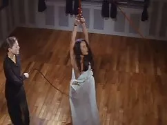 La joven disfruta de ...