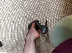 El tío se folla por  ...