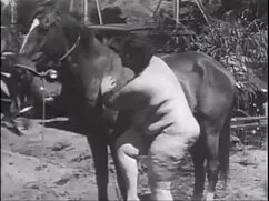 La chica se mete un  ...