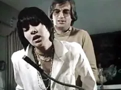 El negro golpea a su ...