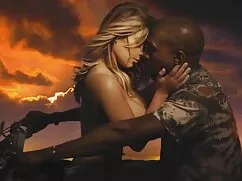 Juega rubia en un ma ...