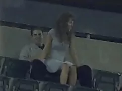 La rubia se mete los ...